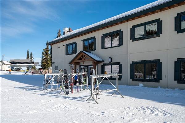 Sun Peaks Resort - Sunburst Lodge 1850M Mid-Mountain WINTER