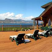 Shimmery Lake Bed and Breakfast