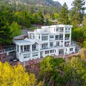 BONDI HOUSE / BEACH CABIN