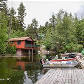 Hitch'N'Rail Resort on Big Heffley Lake