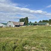 Ground Zero Property / Komarnisky Residence