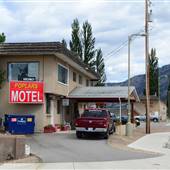 POPLARS MOTEL