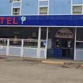 Manie's Grill & Pizza in Oasis Hotel Complex