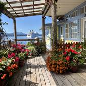 Seine Boat Inn