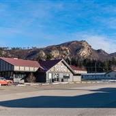 Station House Family Diner Restaurant - 2 eating areas
