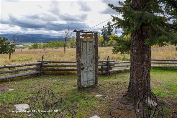Akashic Ranch 03 Crystals & Curiosities Cabin (9/20/2018 - Credits: Mary Putnam)